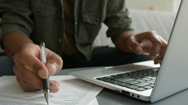 Solutions adaptées pour la location utilitaire à lyon pour vos projets