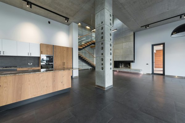 Comment le béton ciré peut-il transformer l'esthétique de votre maison tout en offrant durabilité et facilité d'entretien ?